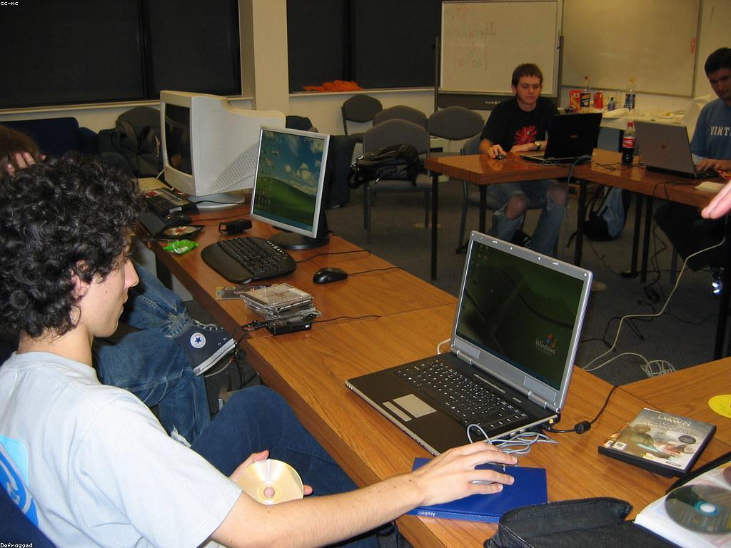 សង្គមនៃការតៃឡានហ្គេម: ភាពជាដៃគូ និងភាពទាក់ទាញ